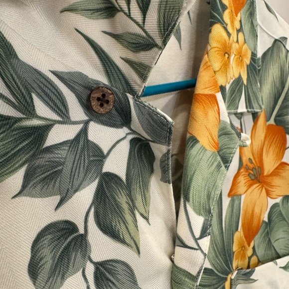 Tommy Bahama Mens Hawaiian Shirt Cream Yellow Green Floral SS 100% Silk Size XL - Picture 7 of 8